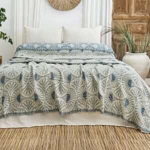 Sea Glass Teal Green Modern Coastal Jacquard Loom 2 Side Quilted King Bedspread